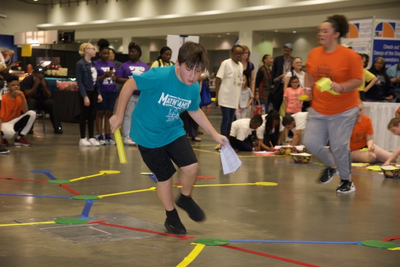 https://iris.siue.edu/math-literacy-archive/files/bulk/2019MathFestival_273.jpg