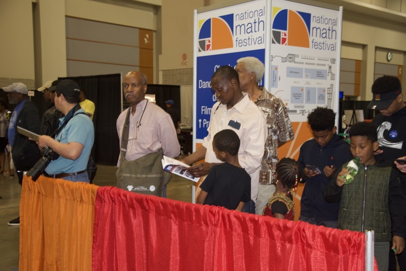 https://iris.siue.edu/math-literacy-archive/files/bulk/2019MathFestival_217.jpg