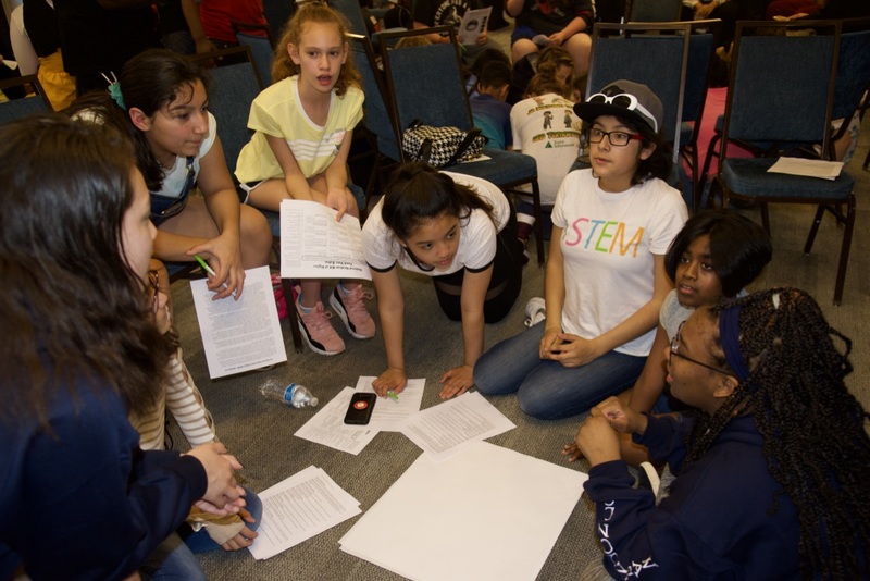 https://iris.siue.edu/math-literacy-archive/files/bulk/2019MathFestival_331.jpg https://iris.siue.edu/math-literacy-archive/files/bulk/2019MathFestival_331.jpg