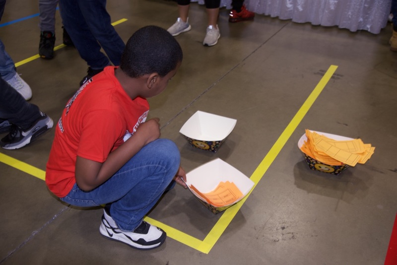 https://iris.siue.edu/math-literacy-archive/files/bulk/2019MathFestival_329.jpg https://iris.siue.edu/math-literacy-archive/files/bulk/2019MathFestival_329.jpg