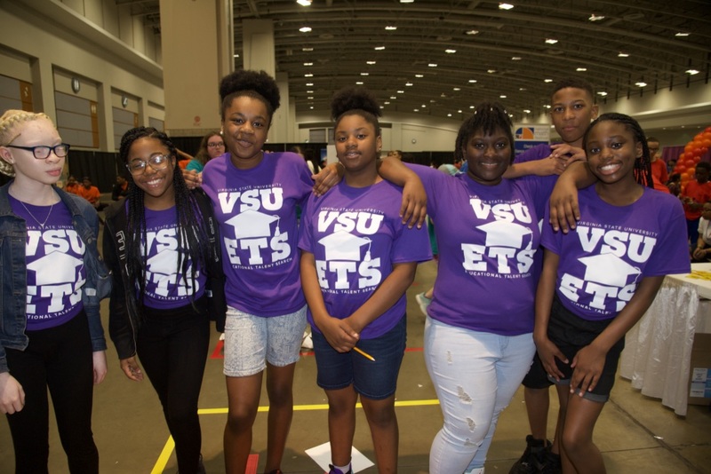 https://iris.siue.edu/math-literacy-archive/files/bulk/2019MathFestival_259.jpg