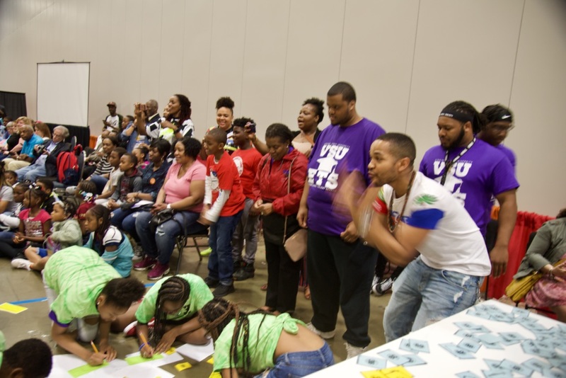https://iris.siue.edu/math-literacy-archive/files/bulk/2019MathFestival_355.jpg https://iris.siue.edu/math-literacy-archive/files/bulk/2019MathFestival_355.jpg