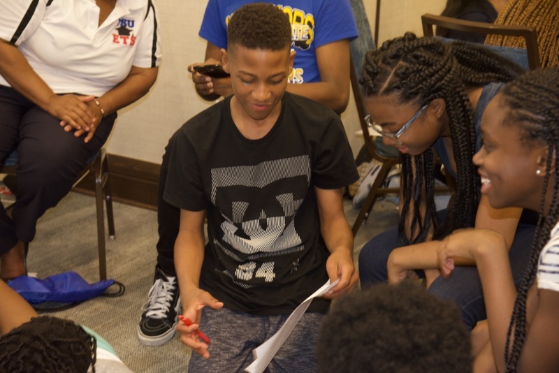 https://iris.siue.edu/math-literacy-archive/files/bulk/2019MathFestival_213.jpg