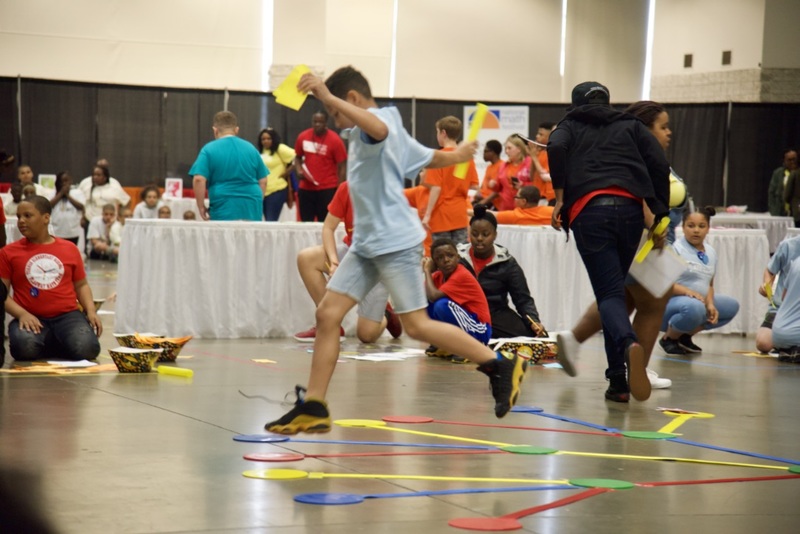 https://iris.siue.edu/math-literacy-archive/files/bulk/2019MathFestival_326.jpg