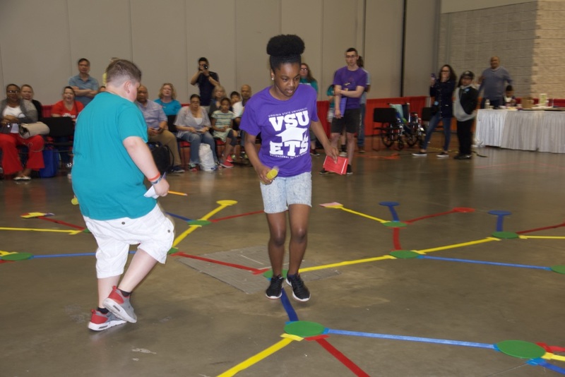 https://iris.siue.edu/math-literacy-archive/files/bulk/2019MathFestival_230.jpg