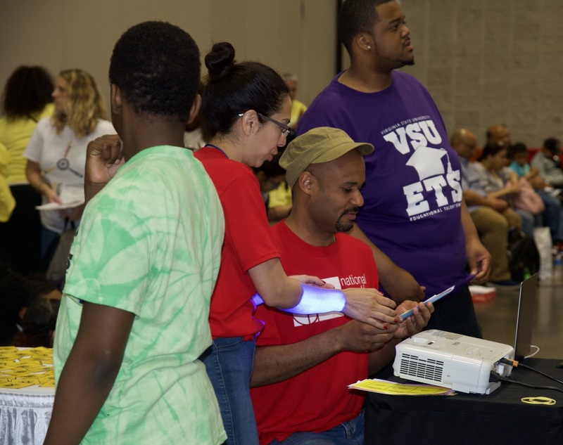 https://iris.siue.edu/math-literacy-archive/files/bulk/2019MathFestival_369.jpg