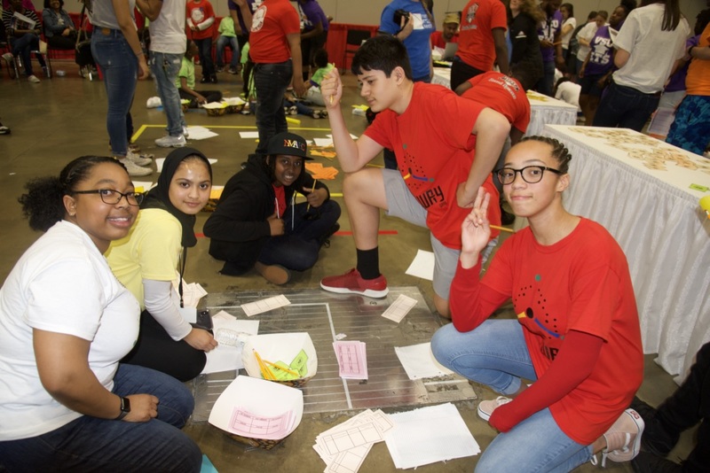 https://iris.siue.edu/math-literacy-archive/files/bulk/2019MathFestival_271.jpg