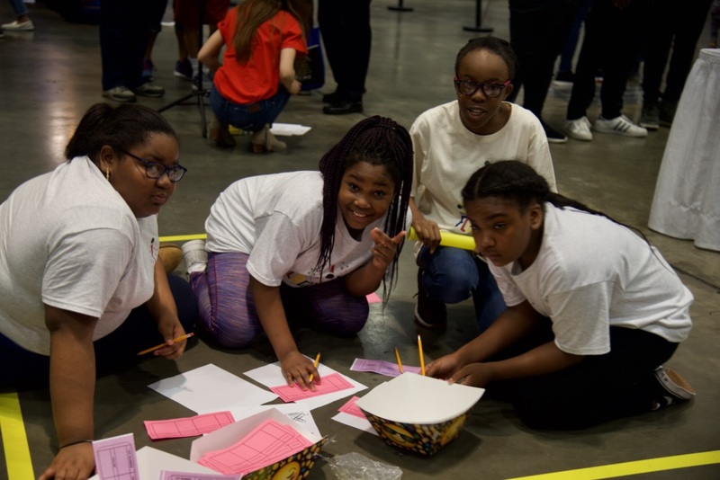 https://iris.siue.edu/math-literacy-archive/files/bulk/2019MathFestival_366.jpg