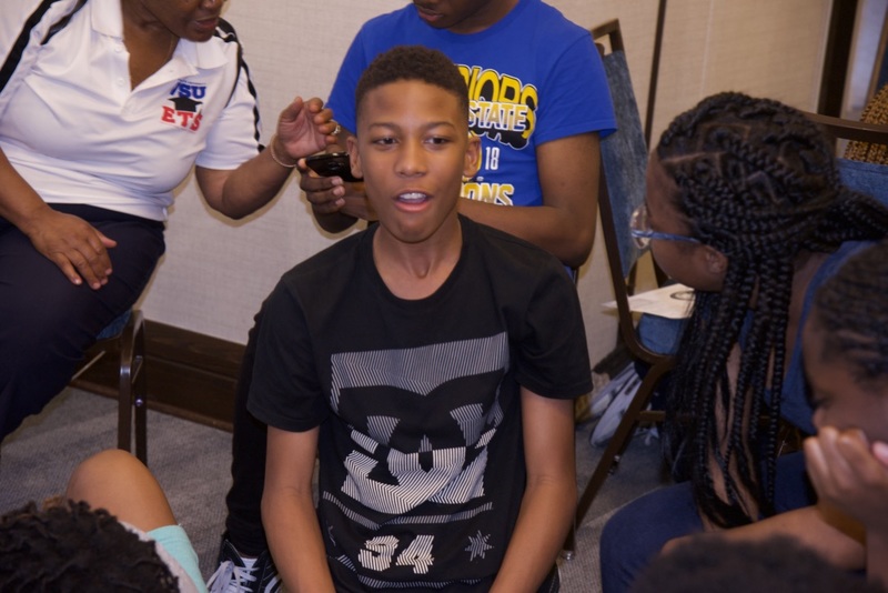 https://iris.siue.edu/math-literacy-archive/files/bulk/2019MathFestival_351.jpg