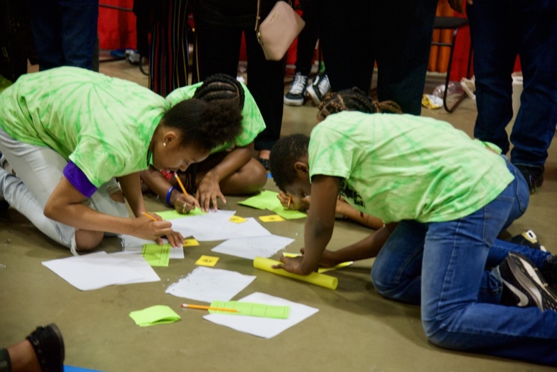 https://iris.siue.edu/math-literacy-archive/files/bulk/2019MathFestival_346.jpg