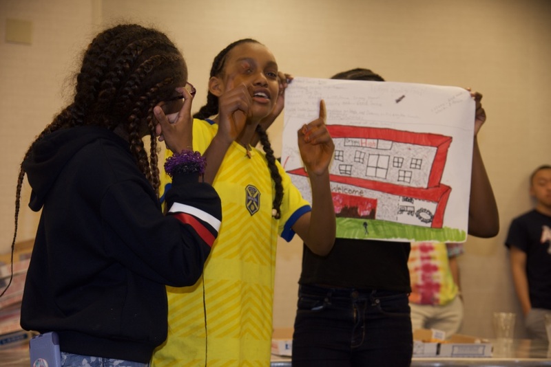 https://iris.siue.edu/math-literacy-archive/files/bulk/2019MathFestival_222.jpg