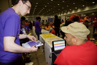 https://iris.siue.edu/math-literacy-archive/files/bulk/2019MathFestival_190.jpg