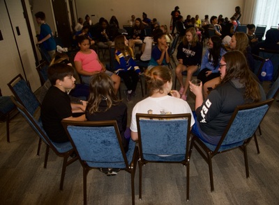 https://iris.siue.edu/math-literacy-archive/files/bulk/2019MathFestival_187.jpg