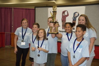 https://iris.siue.edu/math-literacy-archive/files/bulk/2019MathFestival_298.jpg