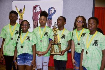 https://iris.siue.edu/math-literacy-archive/files/bulk/2019MathFestival_349.jpg