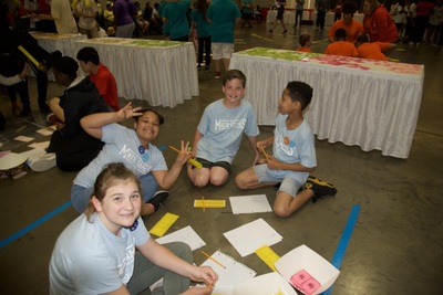 https://iris.siue.edu/math-literacy-archive/files/bulk/2019MathFestival_238.jpg
