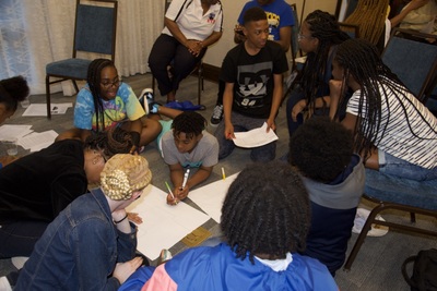 https://iris.siue.edu/math-literacy-archive/files/bulk/2019MathFestival_214.jpg