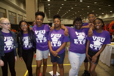 https://iris.siue.edu/math-literacy-archive/files/bulk/2019MathFestival_259.jpg