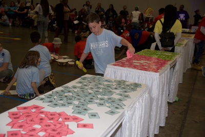 https://iris.siue.edu/math-literacy-archive/files/bulk/2019MathFestival_218.jpg