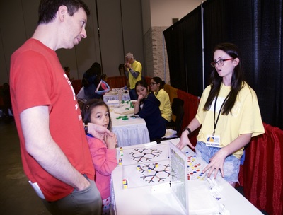 https://iris.siue.edu/math-literacy-archive/files/bulk/2019MathFestival_174.jpg