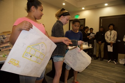 https://iris.siue.edu/math-literacy-archive/files/bulk/2019MathFestival_221.jpg