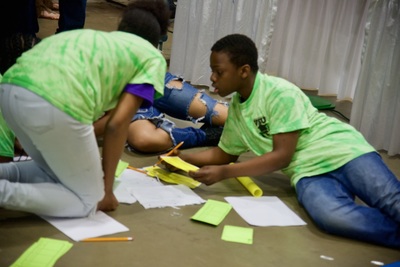 https://iris.siue.edu/math-literacy-archive/files/bulk/2019MathFestival_315.jpg