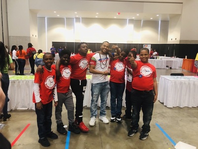 https://iris.siue.edu/math-literacy-archive/files/bulk/2019MathFestival_204.jpg