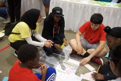 https://iris.siue.edu/math-literacy-archive/files/bulk/2019MathFestival_241.jpg