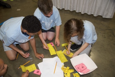 https://iris.siue.edu/math-literacy-archive/files/bulk/2019MathFestival_260.jpg