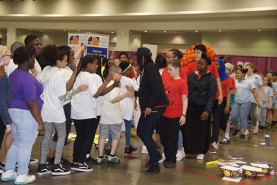 https://iris.siue.edu/math-literacy-archive/files/bulk/2019MathFestival_274.jpg