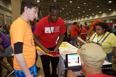 https://iris.siue.edu/math-literacy-archive/files/bulk/2019MathFestival_256.jpg