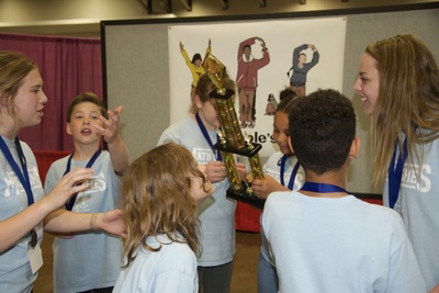 https://iris.siue.edu/math-literacy-archive/files/bulk/2019MathFestival_299.jpg
