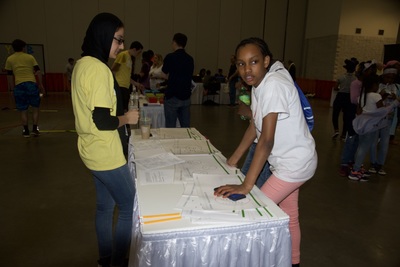https://iris.siue.edu/math-literacy-archive/files/bulk/2019MathFestival_216.jpg