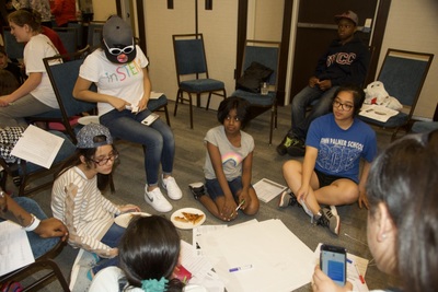 https://iris.siue.edu/math-literacy-archive/files/bulk/2019MathFestival_212.jpg