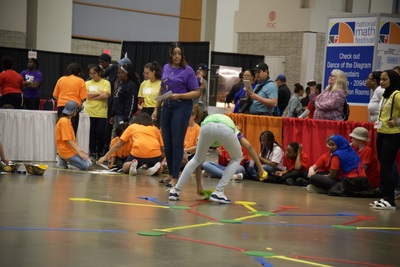 https://iris.siue.edu/math-literacy-archive/files/bulk/2019MathFestival_242.jpg