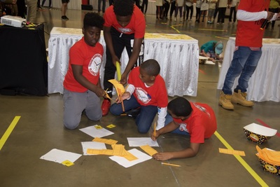 https://iris.siue.edu/math-literacy-archive/files/bulk/2019MathFestival_235.jpg