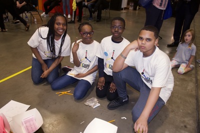 https://iris.siue.edu/math-literacy-archive/files/bulk/2019MathFestival_336.jpg