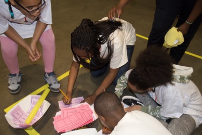 https://iris.siue.edu/math-literacy-archive/files/bulk/2019MathFestival_240.jpg