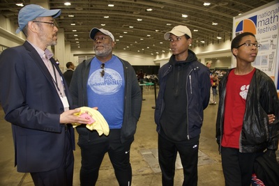 https://iris.siue.edu/math-literacy-archive/files/bulk/2019MathFestival_226.jpg
