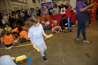 https://iris.siue.edu/math-literacy-archive/files/bulk/2019MathFestival_251.jpg