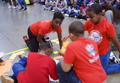 https://iris.siue.edu/math-literacy-archive/files/bulk/2019MathFestival_178.jpg