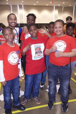 https://iris.siue.edu/math-literacy-archive/files/bulk/2019MathFestival_311.jpg