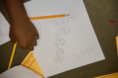 https://iris.siue.edu/math-literacy-archive/files/bulk/2019MathFestival_314.jpg