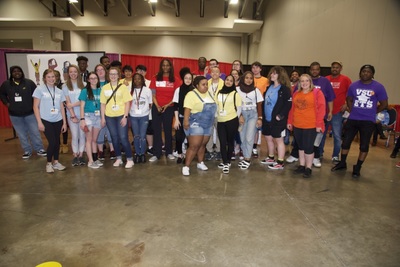 https://iris.siue.edu/math-literacy-archive/files/bulk/2019MathFestival_285.jpg